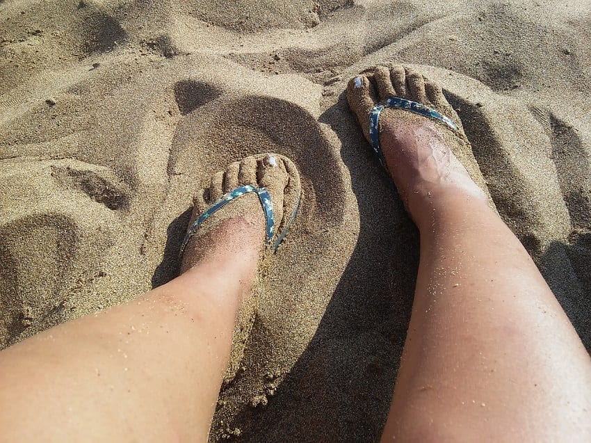 Летняя защита ног от солнца - уход за ногами летом