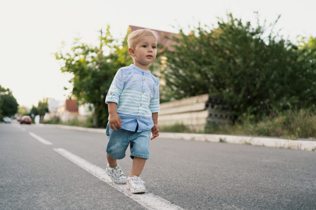 caminar con los pies hacia dentro en niños