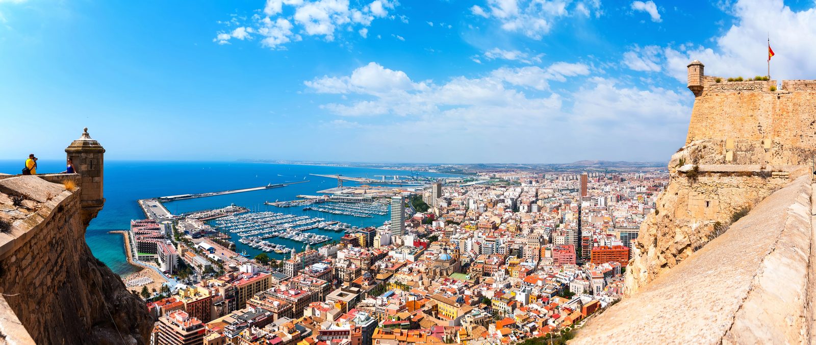 Blick auf Alicante, die Stadt, in der sich die Clínica San Román befindet